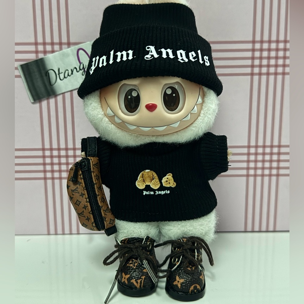 Labubu palm outfit